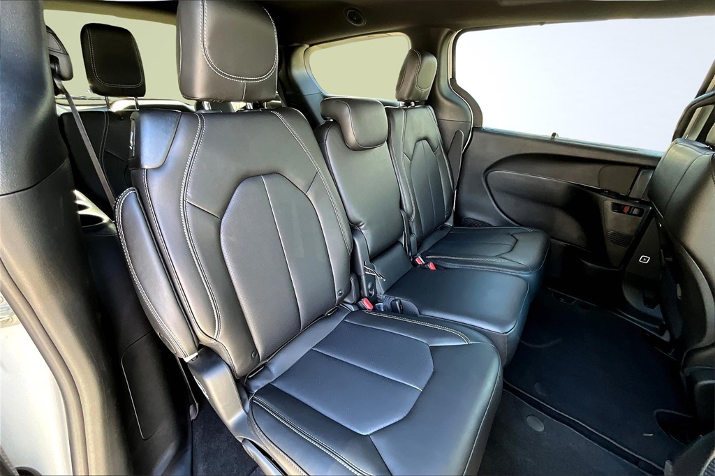2026 Chrysler Pacifica Select - 8
