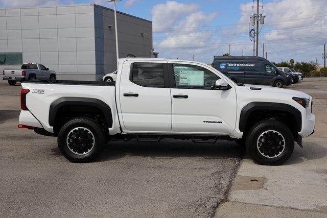 2025 Toyota Tacoma Hybrid TRD Off Road - 3