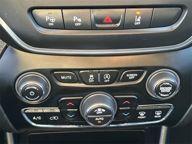 2023 Jeep Cherokee Altitude White at Martin Chrysler Dodge Jeep Ram