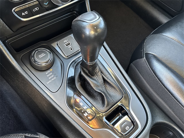 2023 Jeep Cherokee Altitude White at Martin Chrysler Dodge Jeep Ram