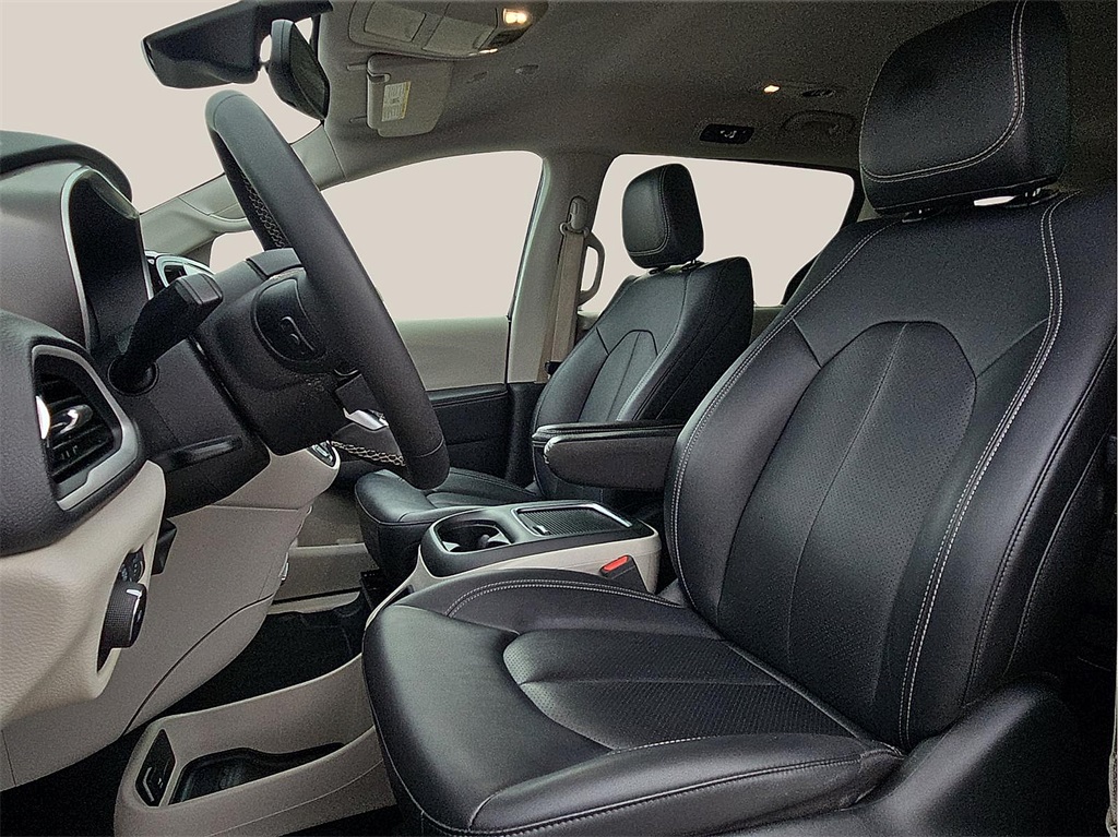 Used 2024 Chrysler Pacifica For Sale in Farmington, AR