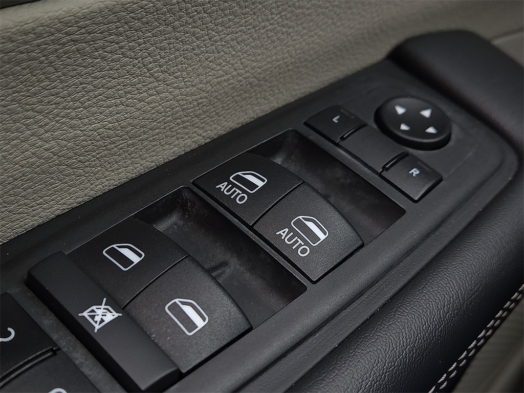 Used 2024 Chrysler Pacifica For Sale in Farmington, AR