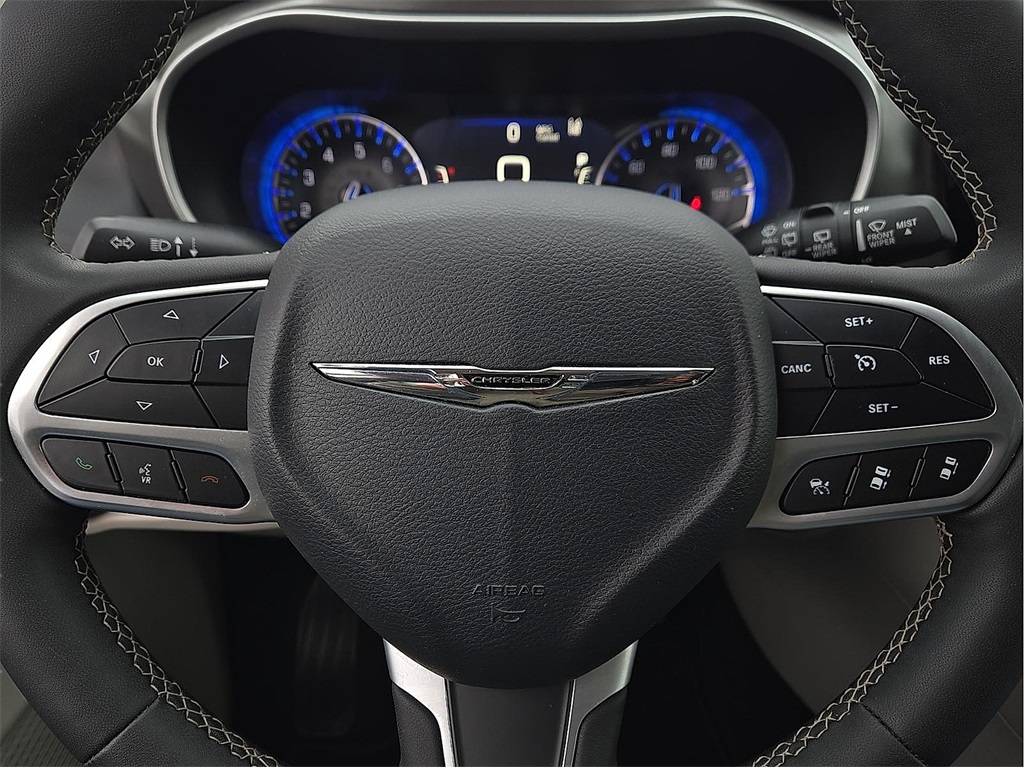 Used 2024 Chrysler Pacifica For Sale in Farmington, AR