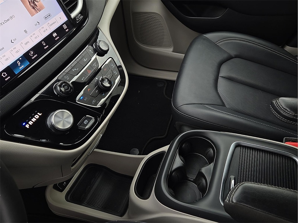 Used 2024 Chrysler Pacifica For Sale in Farmington, AR