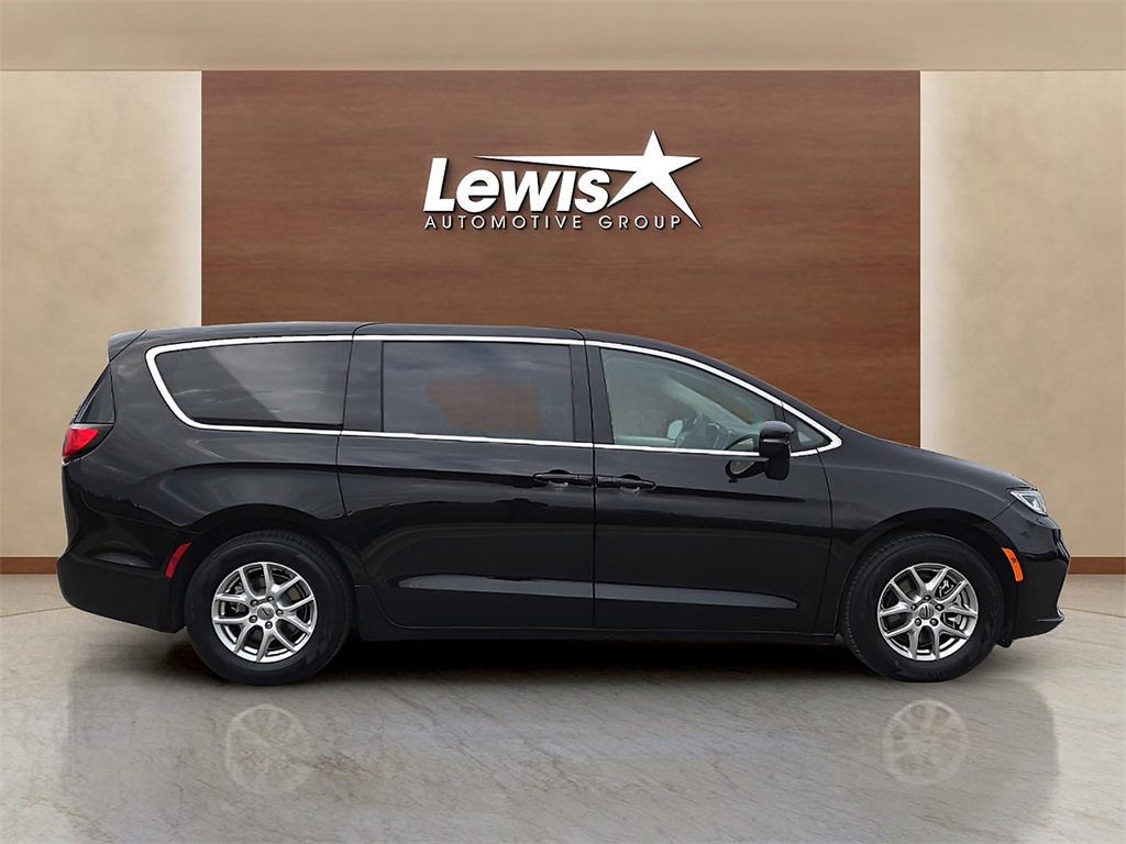 Used 2024 Chrysler Pacifica For Sale in Farmington, AR