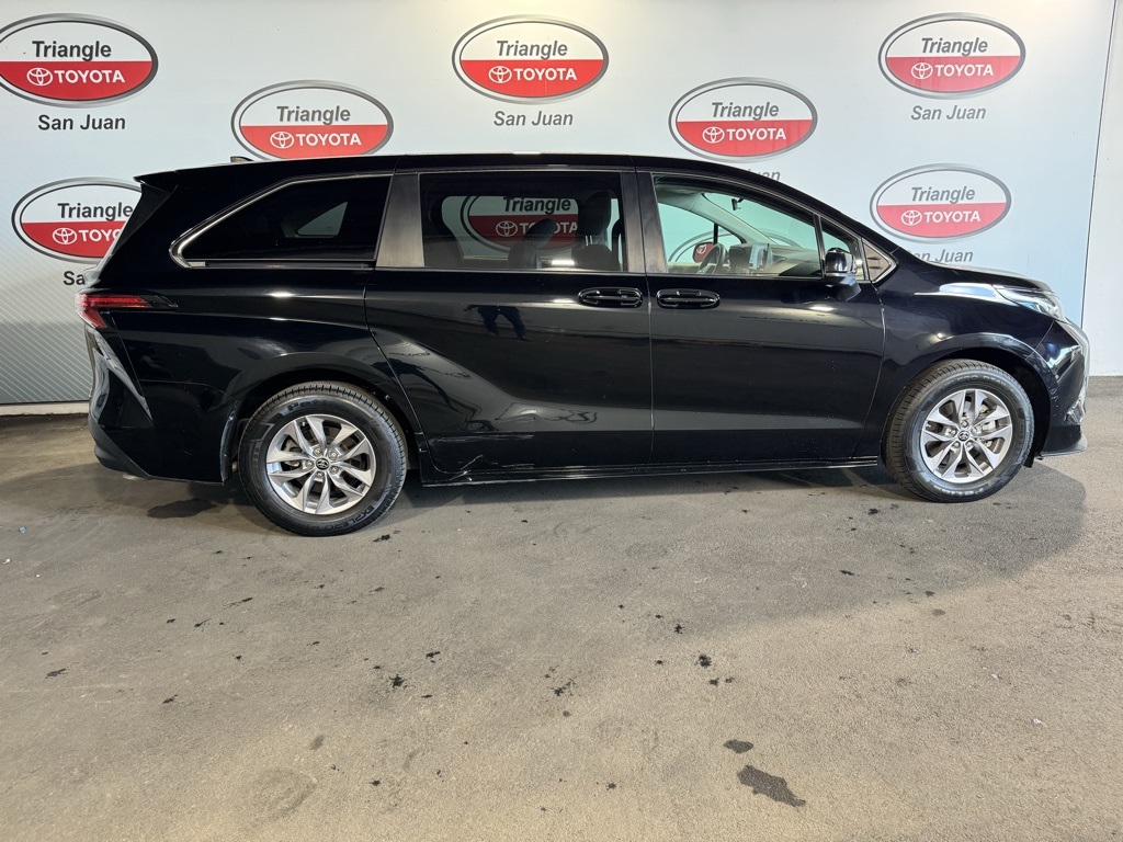 Thumbnail: 2022 Toyota Sienna - 4