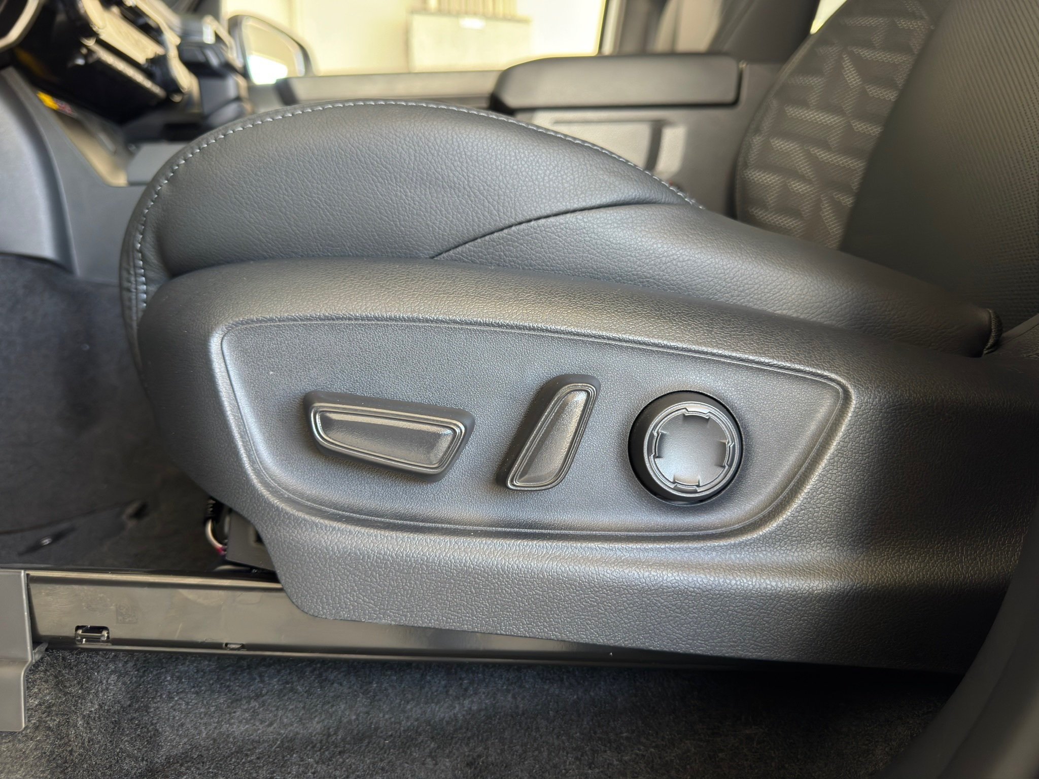 2025 Toyota Tacoma Hybrid TRD Off Road - 9