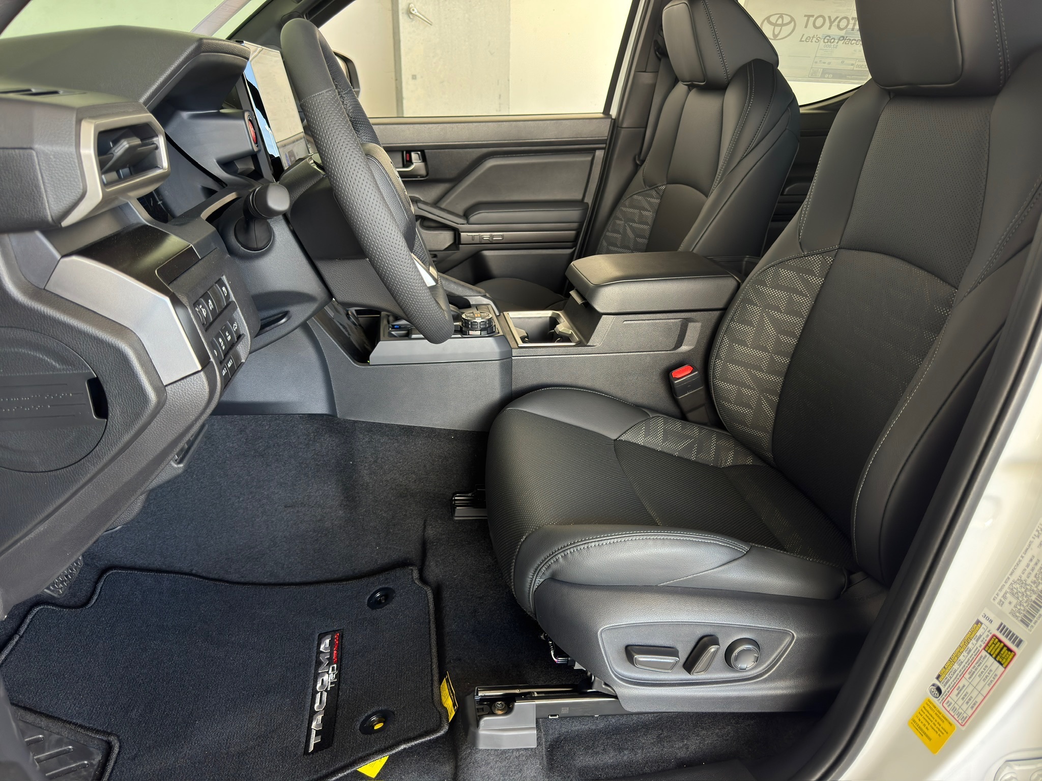 2025 Toyota Tacoma Hybrid TRD Off Road - 10