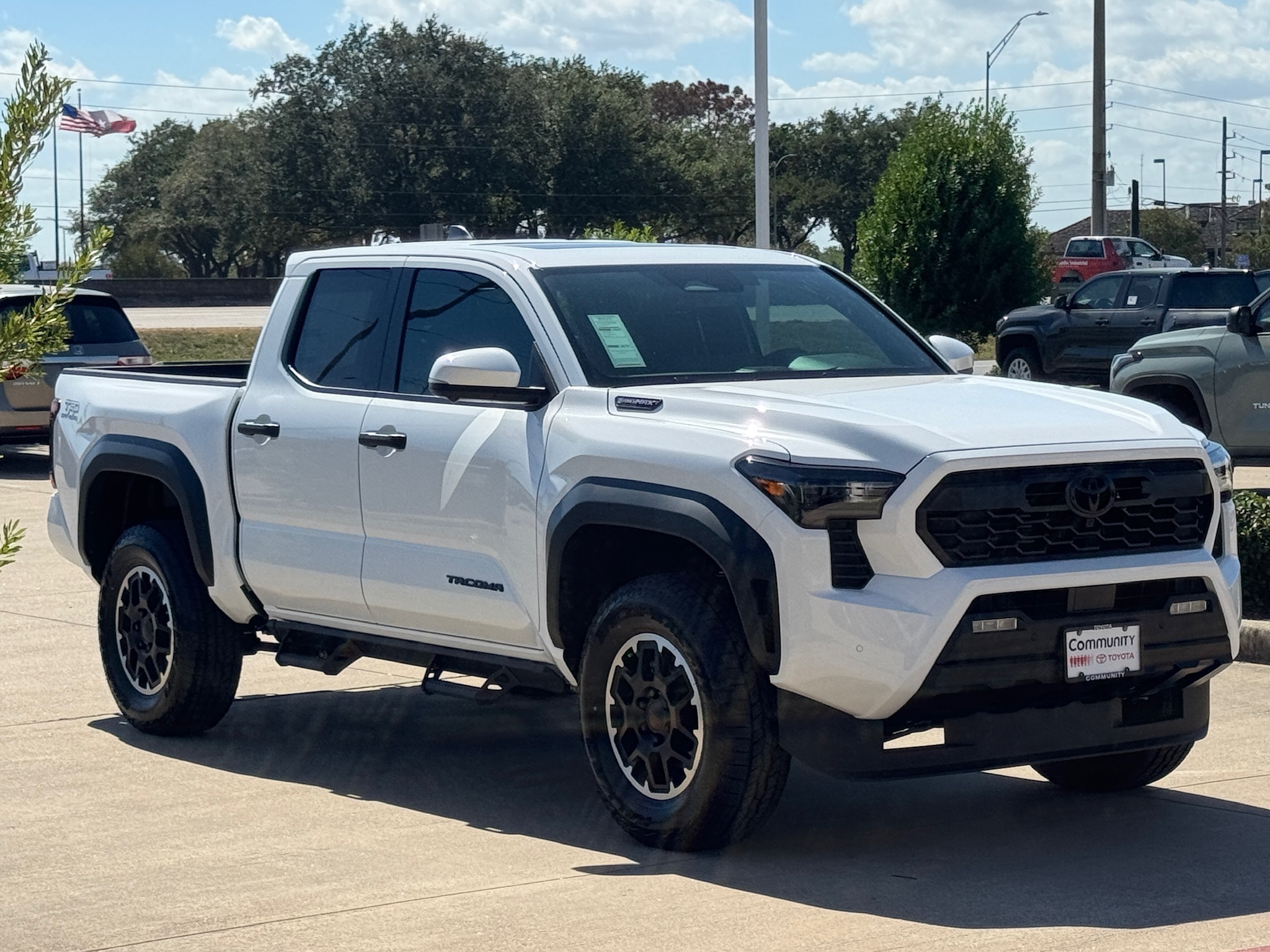 2025 Toyota Tacoma Hybrid TRD Off Road - 11