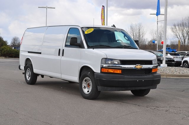 2025 Chevrolet Express Cargo 2500 RWD