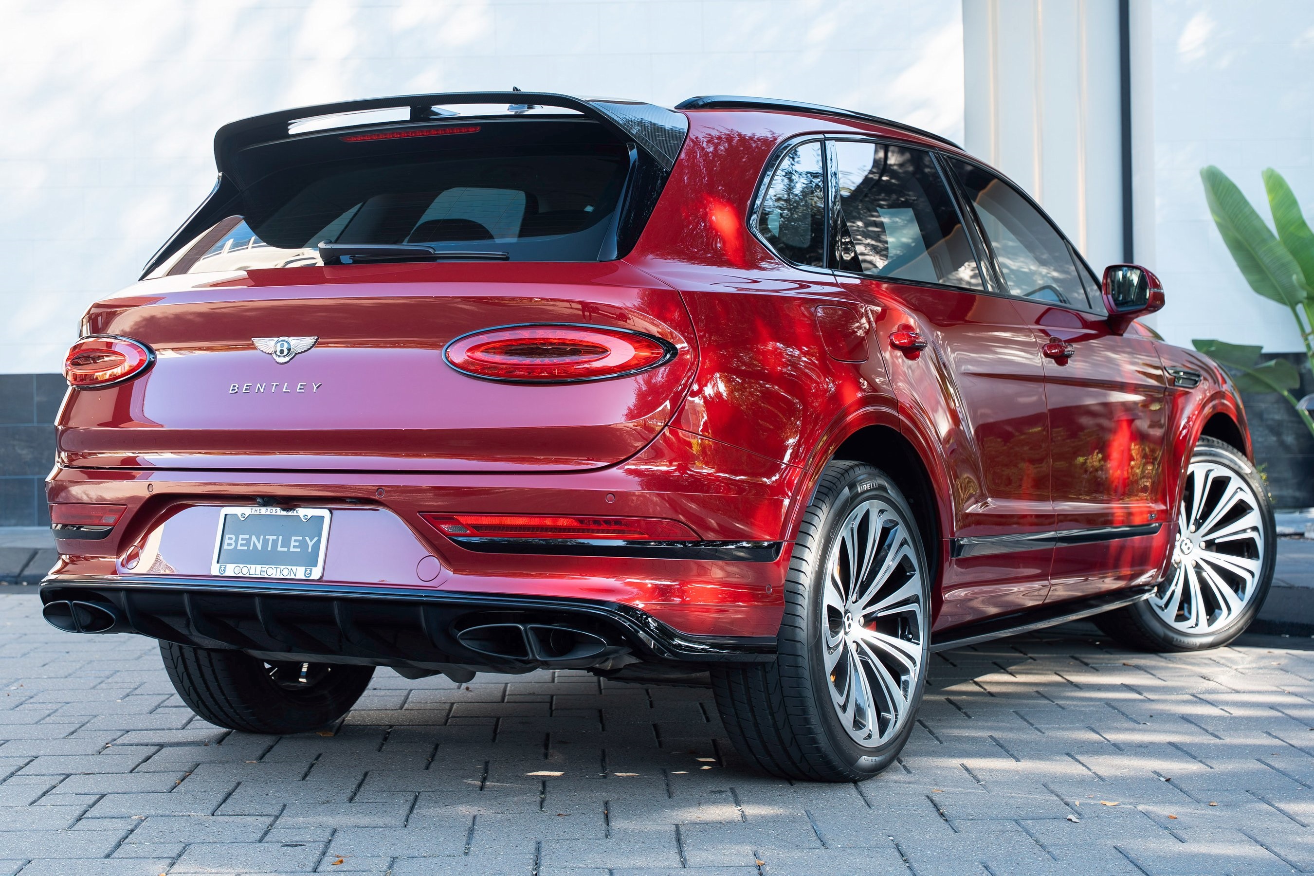 2022 Bentley Bentayga V8 photo 4