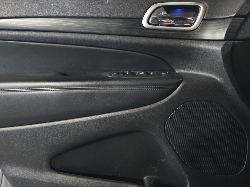 Thumbnail: 2020 Jeep Grand Cherokee - 12