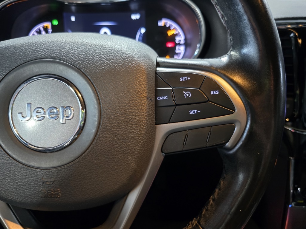 Thumbnail: 2020 Jeep Grand Cherokee - 17