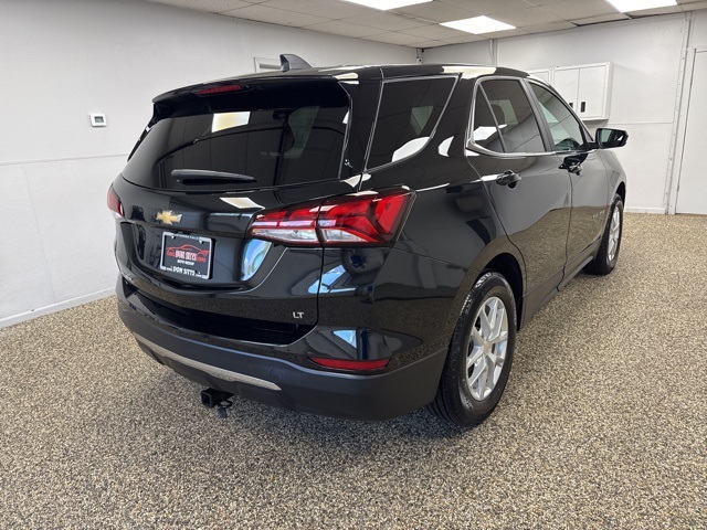 2023 Chevrolet Equinox LT photo 2