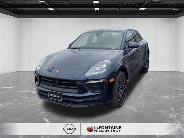 2023 Porsche Macan Base