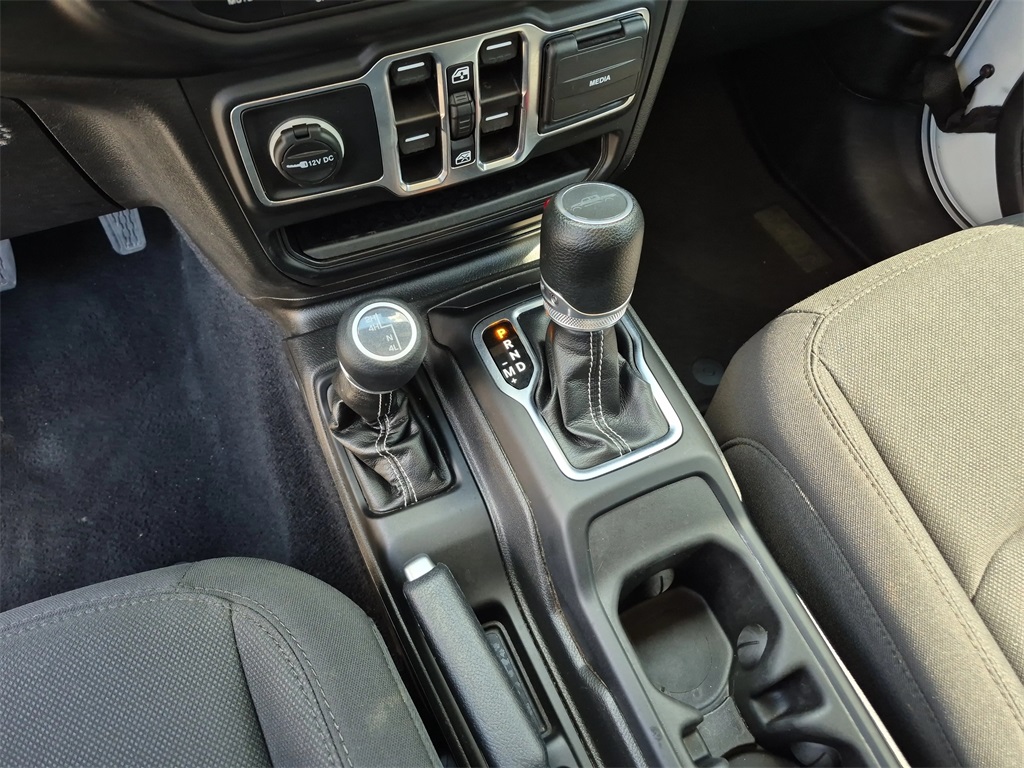 2023 Jeep Gladiator Overland White at Traditions Chevrolet