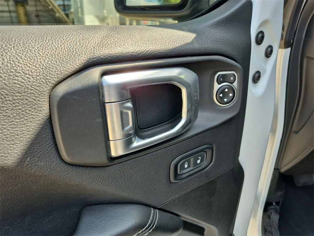 2023 Jeep Gladiator Overland White at Traditions Chevrolet