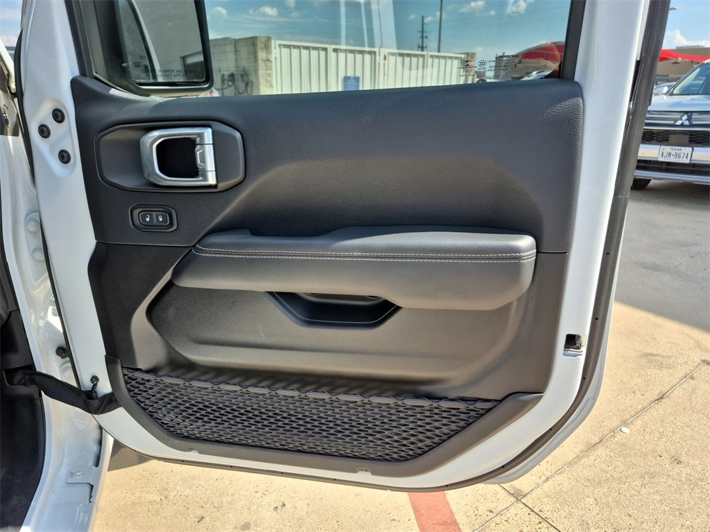 2023 Jeep Gladiator Overland White at Traditions Chevrolet