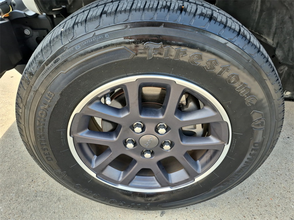 2023 Jeep Gladiator Overland White at Traditions Chevrolet