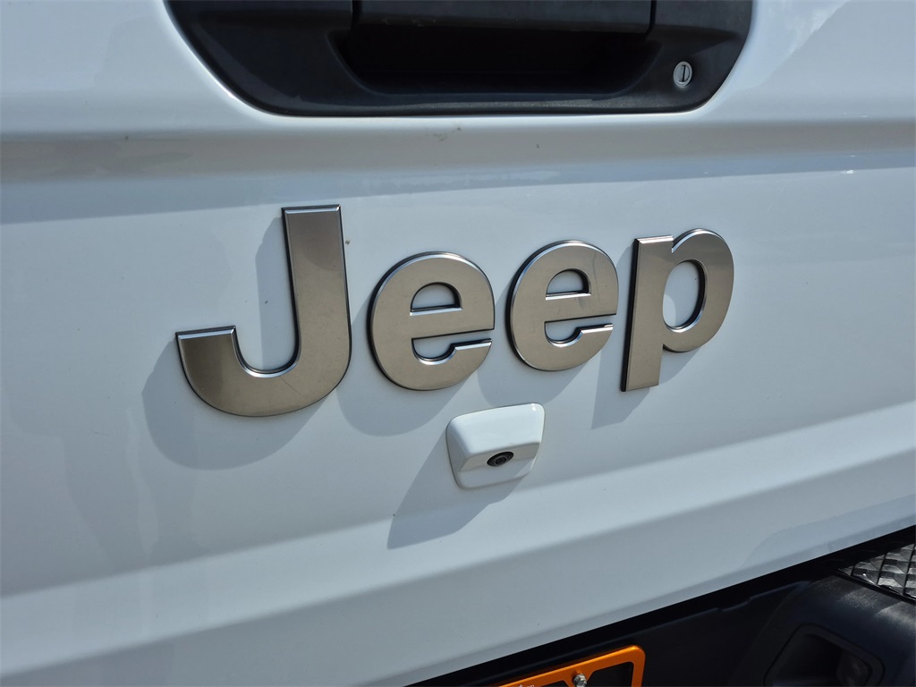 2023 Jeep Gladiator Overland White at Traditions Chevrolet
