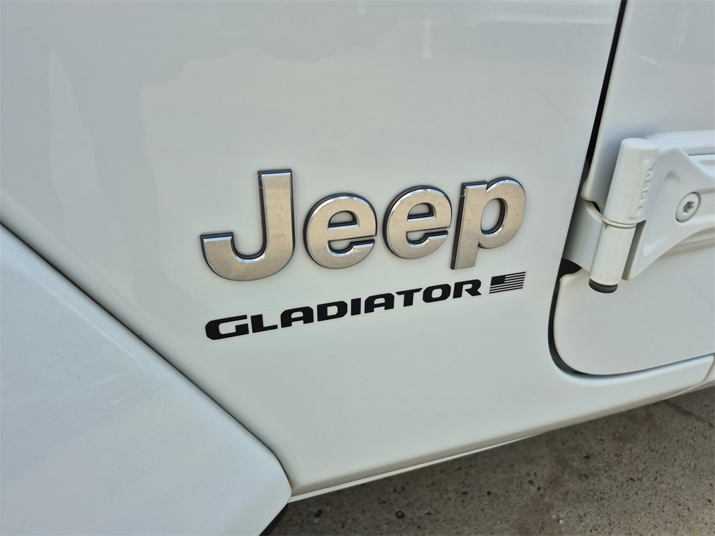 2023 Jeep Gladiator Overland White at Traditions Chevrolet