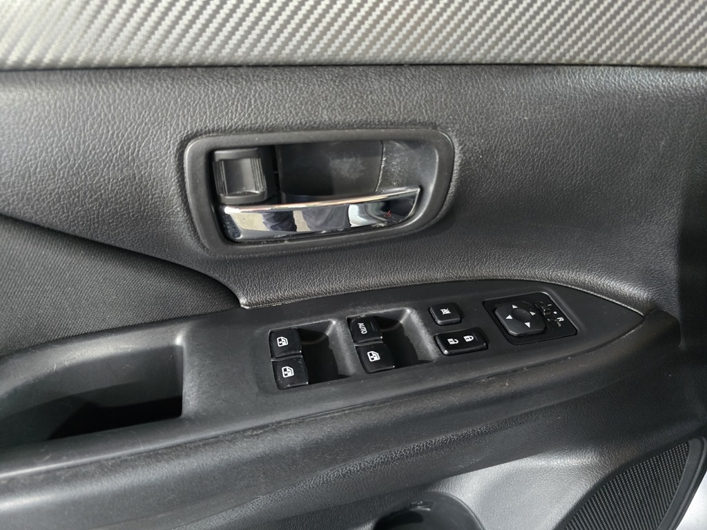 Thumbnail: 2016 Mitsubishi Outlander - 13