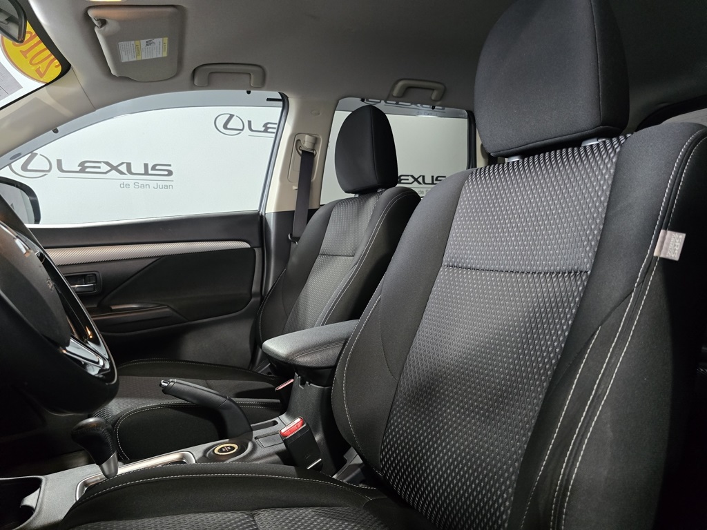 Thumbnail: 2016 Mitsubishi Outlander - 15