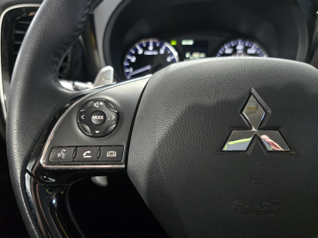 Thumbnail: 2016 Mitsubishi Outlander - 16