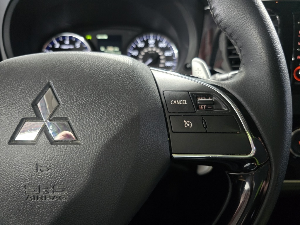 Thumbnail: 2016 Mitsubishi Outlander - 17