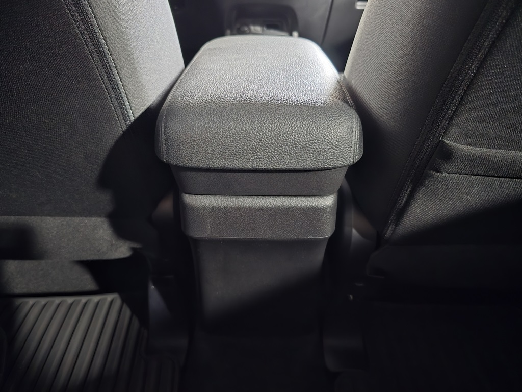 Thumbnail: 2016 Mitsubishi Outlander - 28