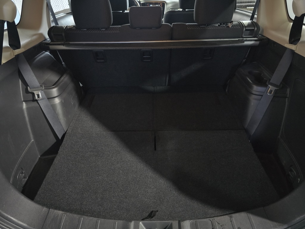 Thumbnail: 2016 Mitsubishi Outlander - 29