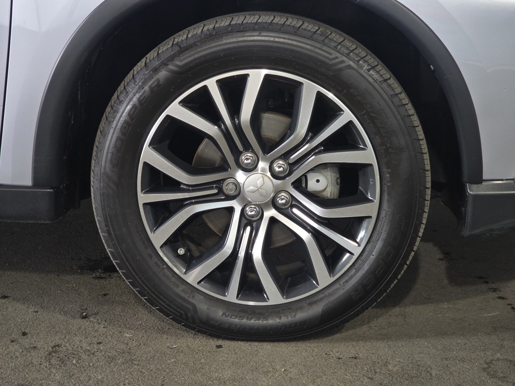 Thumbnail: 2016 Mitsubishi Outlander - 4