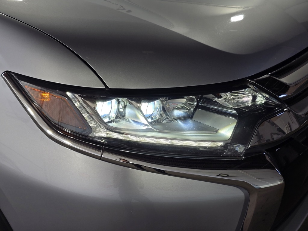 Thumbnail: 2016 Mitsubishi Outlander - 5