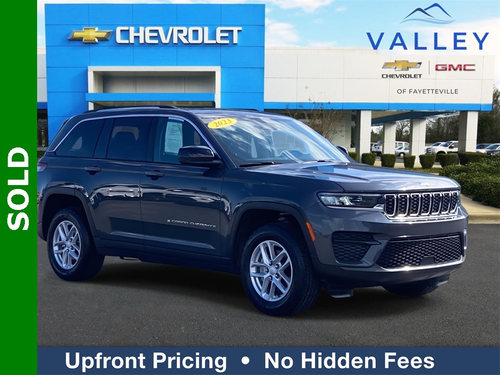 2023 Jeep Grand Cherokee Laredo RWD