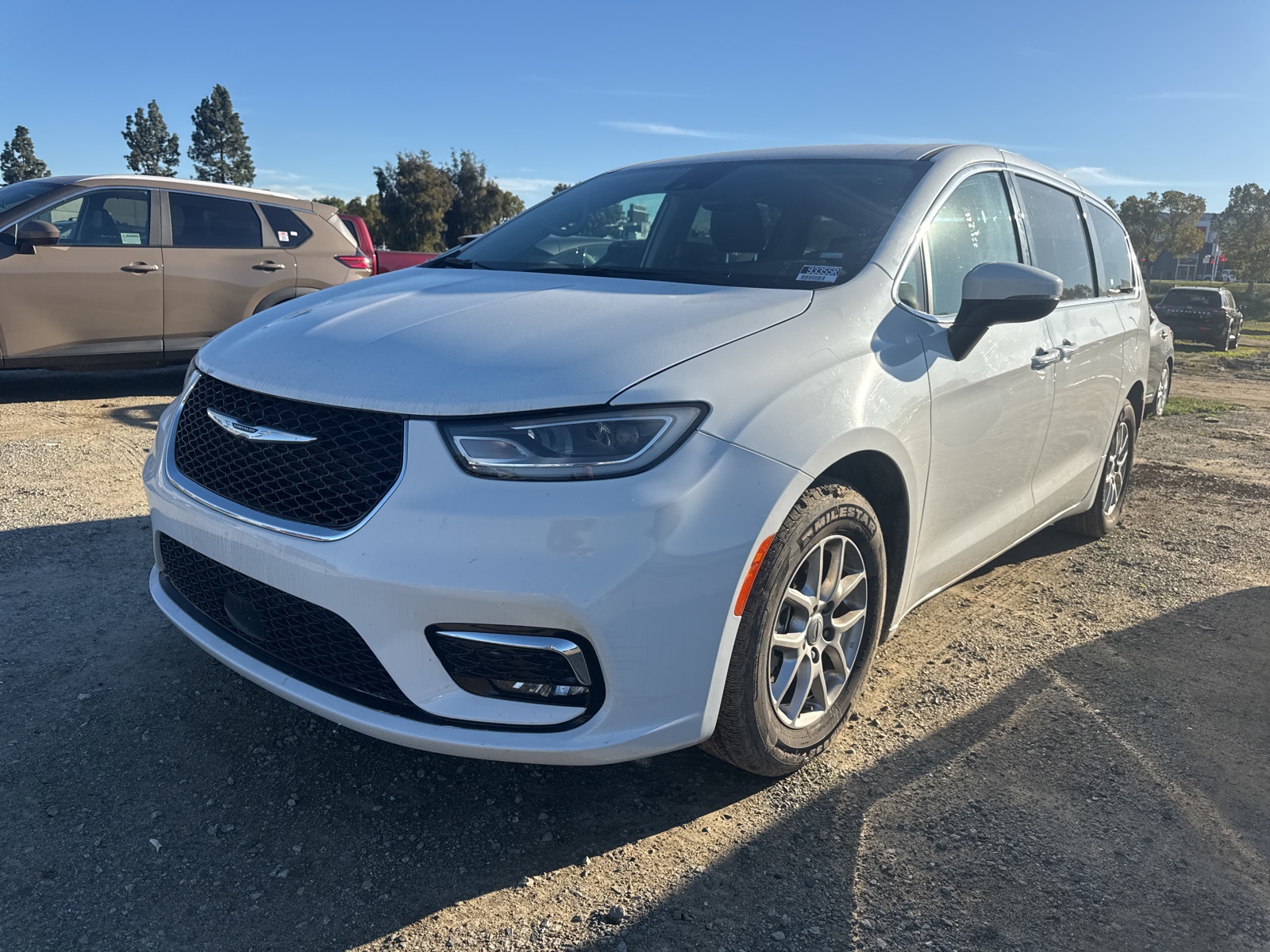 2023 Chrysler Pacifica Touring L's photo