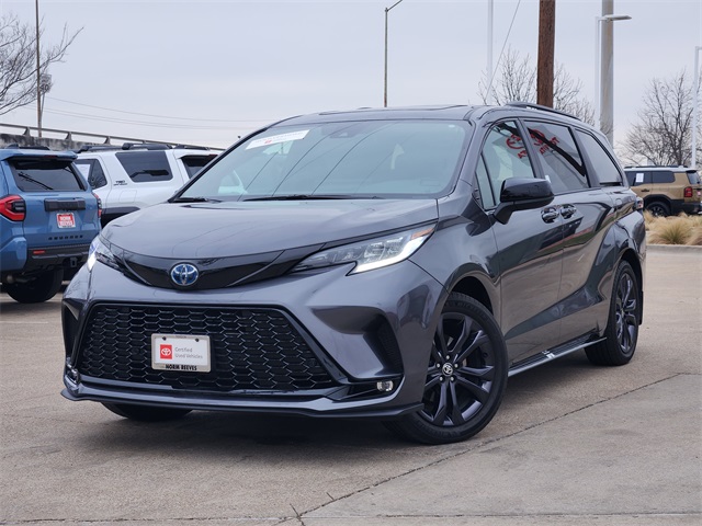2025 Toyota Sienna XSE 7-Passenger FWD