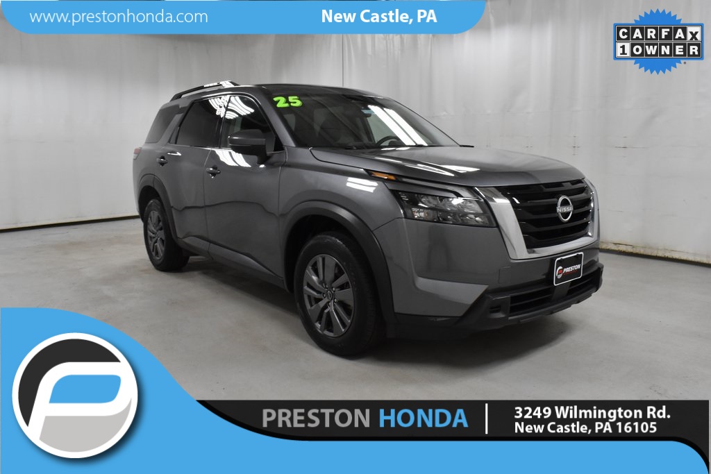 2025 Nissan Pathfinder SV