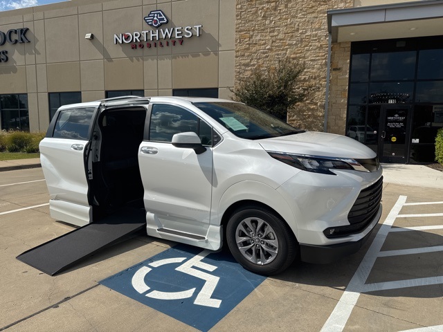 (SS262523) 2025 Toyota Sienna XLE