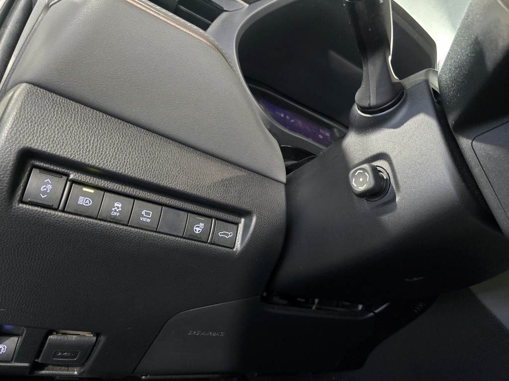 Thumbnail: 2021 Toyota Venza - 14
