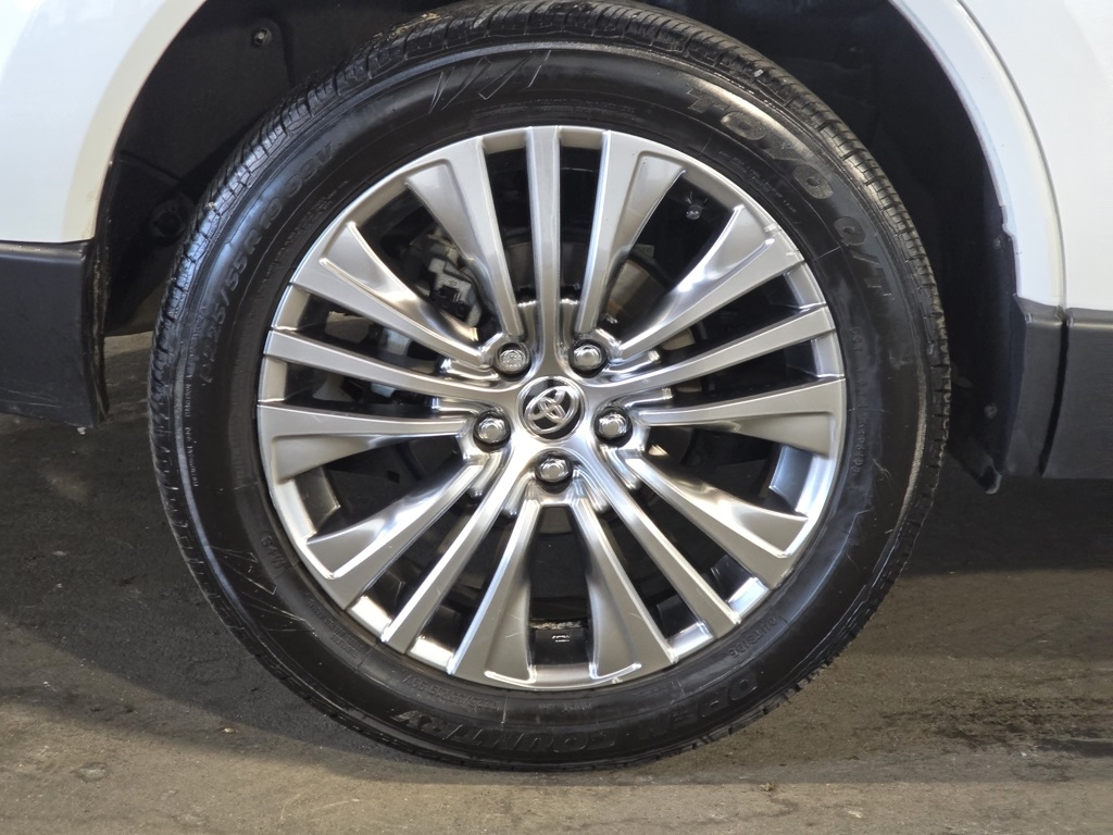 Thumbnail: 2021 Toyota Venza - 4