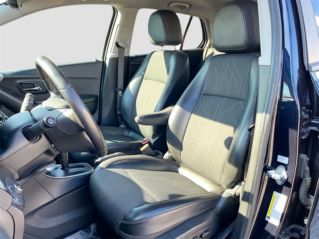 2022 Chevrolet Trax LT Blue at Bravo Nissan