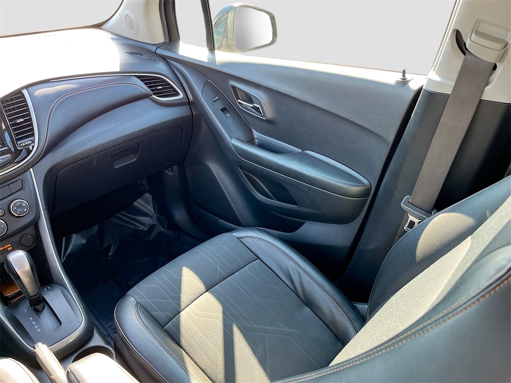 2022 Chevrolet Trax LT Blue at Bravo Nissan