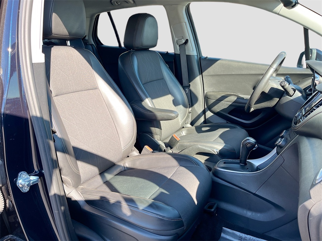 2022 Chevrolet Trax LT Blue at Bravo Nissan