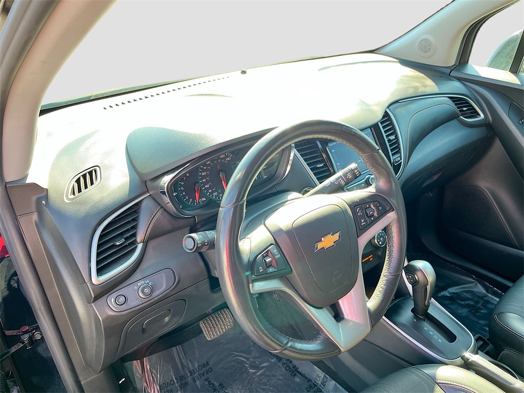 2022 Chevrolet Trax LT Blue at Bravo Nissan