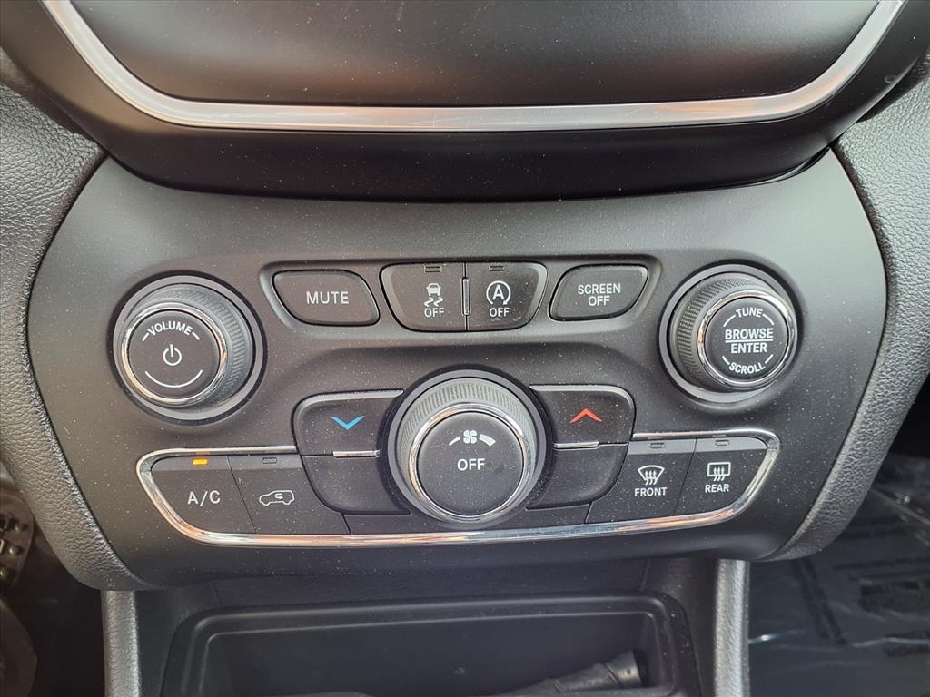 2020 Jeep Cherokee Latitude Silver at Martin Chrysler Dodge Jeep Ram