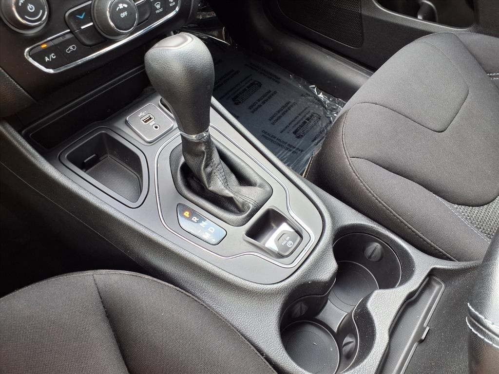 2020 Jeep Cherokee Latitude Silver at Martin Chrysler Dodge Jeep Ram