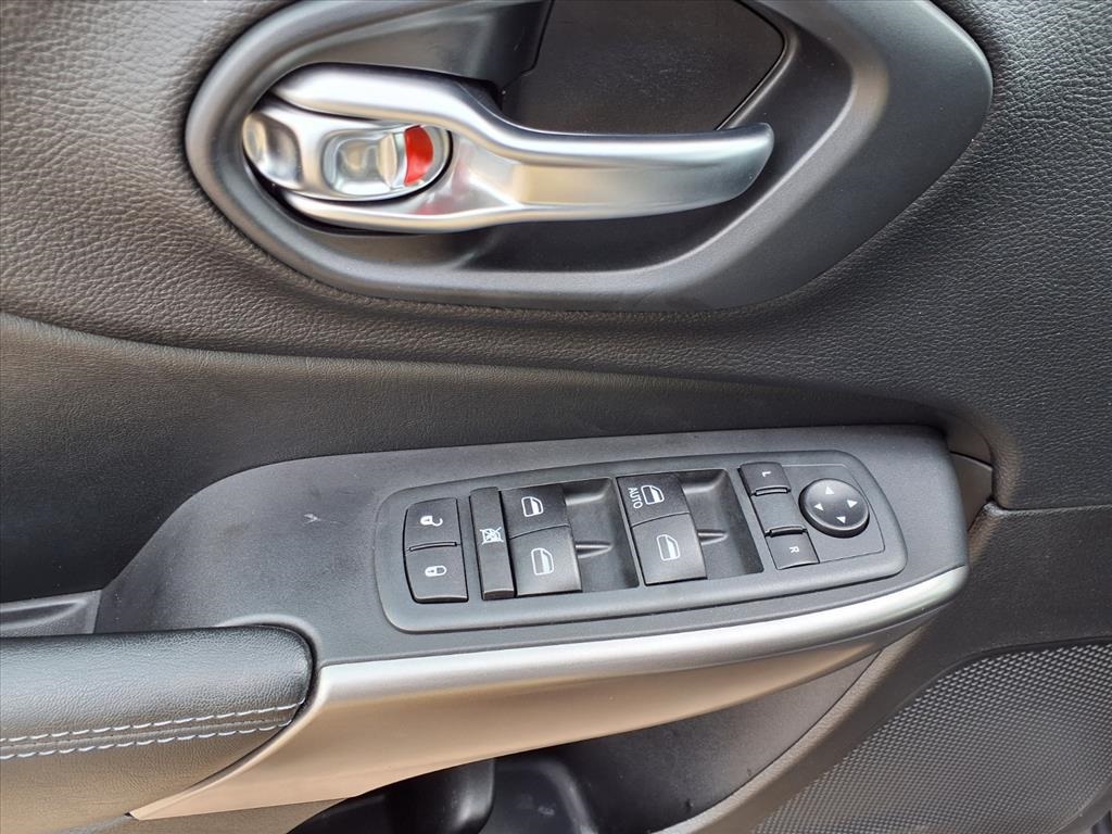 2020 Jeep Cherokee Latitude Silver at Martin Chrysler Dodge Jeep Ram