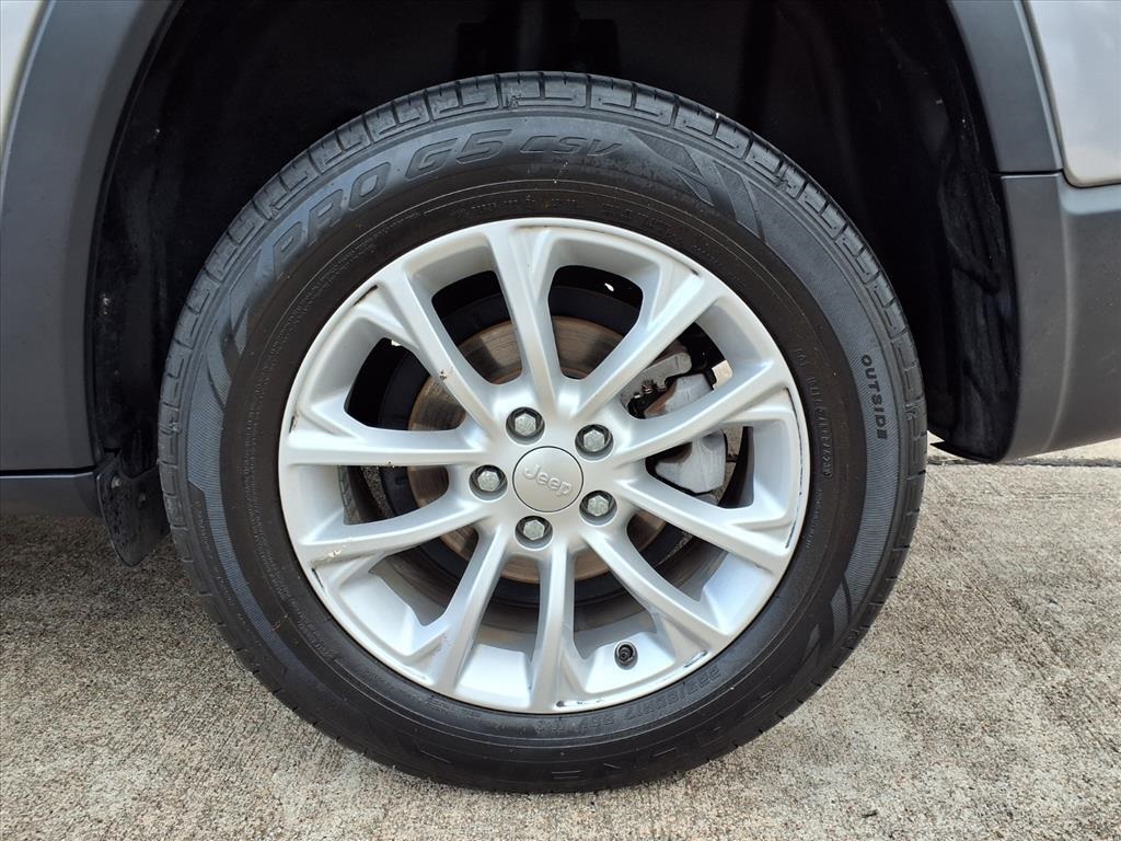 2020 Jeep Cherokee Latitude Silver at Martin Chrysler Dodge Jeep Ram