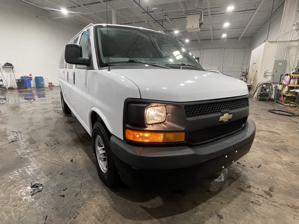 2017 Chevrolet Express Passenger LS's photo