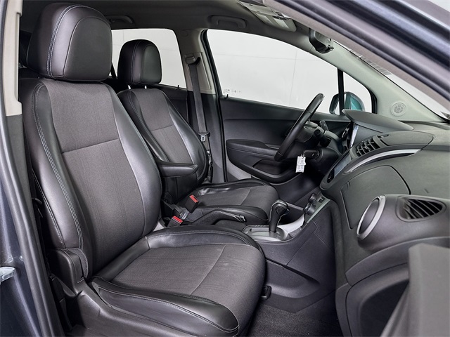 2016 Chevrolet Trax LT photo 2
